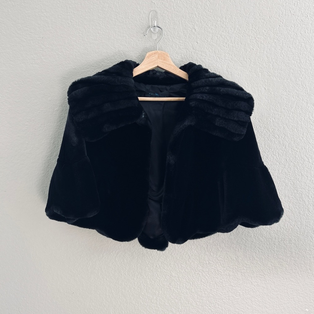Elegant Black Faux Fur Cape